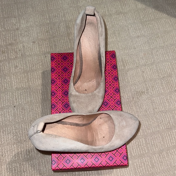ALDO Light Brown Suede Heels - Picture 4 of 4
